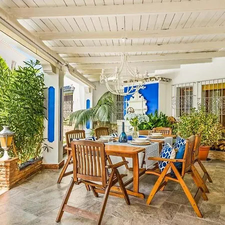 Sleeps 6 Pool Air Con Wifi